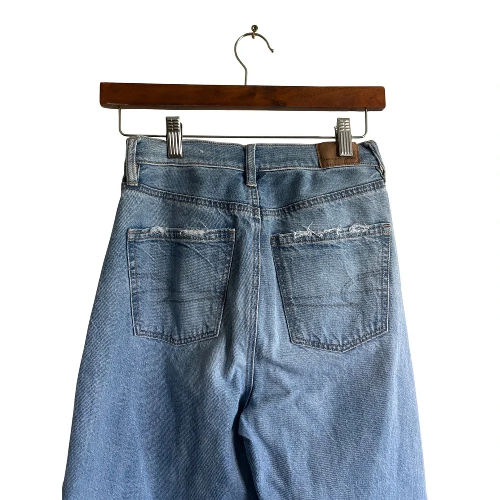 American Eagle Baggy Jeans High Waisted Distressed Denim Light Wash‎ Size 0